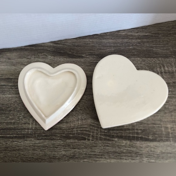 Handmade Heart-Shaped Box with Lace Design - Picture 5 of 12